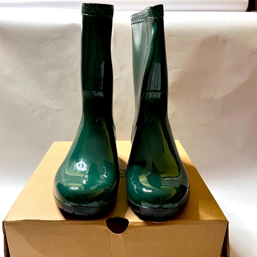 Women’s UGG Rain boots size 9